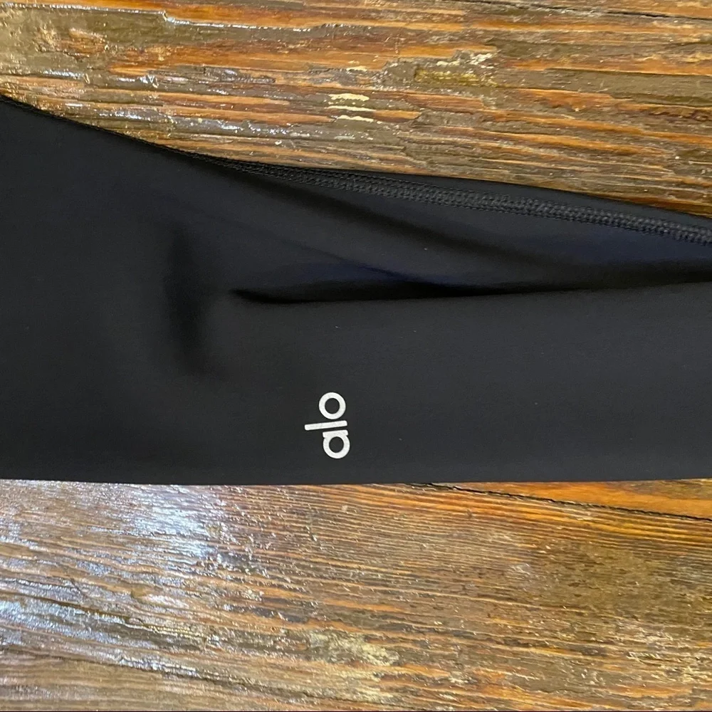Alo Yoga High Rise Black Warrior Leggings XS